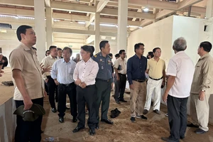 Đoàn công tác tỉnh Tây Ninh và tỉnh Tboung Khmum, Vương quốc Campuchia khảo sát hoạt động chợ Đa