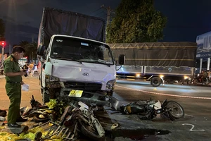 Vụ xe tải tông nhiều xe máy đang dừng đèn đỏ: Tài xế khai xe bị mất thắng