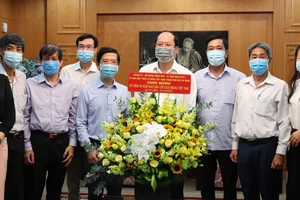Lãnh đạo TPHCM thăm Báo Sài Gòn Giải Phóng