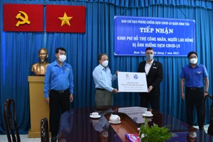 Hỗ trợ 2 tỷ đồng chăm lo công nhân, lao động quận Bình Tân