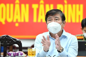 ​Chủ tịch UBND TPHCM Nguyễn Thành Phong phát biểu chỉ đạo công tác phòng, chống dịch Covid-19 tại quận Tân Bình. Ảnh: VIỆT DŨNG