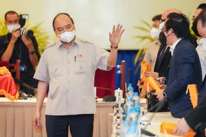 Chủ tịch nước Nguyễn Xuân Phúc gợi mở cách kiểm soát dịch và phát triển kinh tế cho TPHCM