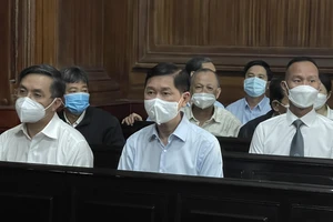 Tạm dừng phiên tòa xét xử ông Lê Tấn Hùng và ông Trần Vĩnh Tuyến