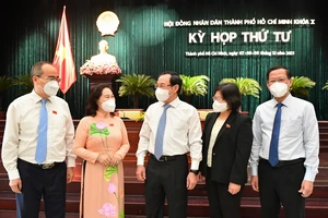 Bí thư Thành ủy TPHCM Nguyễn Văn Nên: Xem xét hoãn kế hoạch đến trường cho học sinh lớp 1