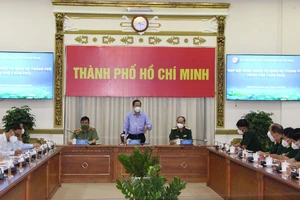 Chủ tịch UBND TPHCM Phan Văn Mãi chủ trì phiên họp. Ảnh: TRẦN YÊN