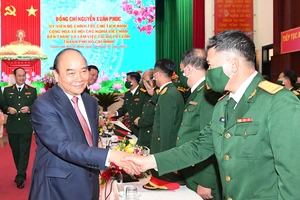 Chủ tịch nước Nguyễn Xuân Phúc thăm Bộ Tư lệnh TPHCM. Ảnh: VIỆT DŨNG