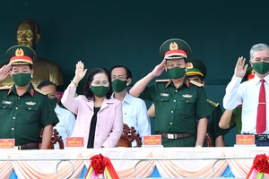 Đồng chí Nguyễn Thị Lệ dự Lễ ra quân huấn luyện năm 2022. Ảnh: VIỆT DŨNG