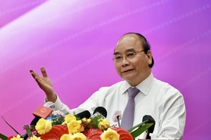 Chủ tịch nước Nguyễn Xuân Phúc: Thu hút đầu tư, tạo công ăn việc làm và giá trị bền vững cho huyện Hóc Môn, Củ Chi