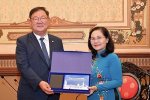 Chủ tịch HĐND TPHCM Nguyễn Thị Lệ tiếp Chủ tịch Hội Nghị sĩ Hữu nghị Hàn Quốc - Việt Nam