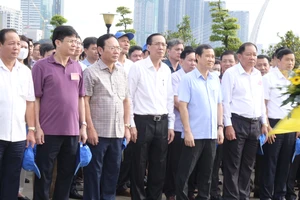 Đoàn đại biểu ngành nội chính Đảng dâng hoa, dâng hương Chủ tịch Hồ Chí Minh