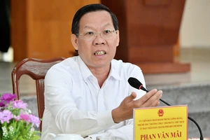 Chủ tịch UBND TPHCM Phan Văn Mãi lắng nghe, tháo gỡ khó khăn của huyện Cần Giờ