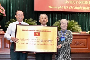 Bí thư Thành ủy TPHCM Nguyễn Văn Nên: Nhân chứng lịch sử là “báu vật” để giáo dục thế hệ nối tiếp
