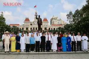 Lãnh đạo TPHCM dâng hương tưởng nhớ Chủ tịch Hồ Chí Minh