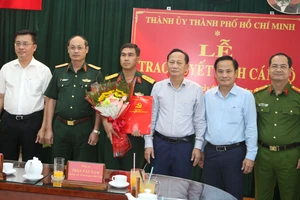 Thành ủy TPHCM công bố quyết định cán bộ tại huyện Bình Chánh 