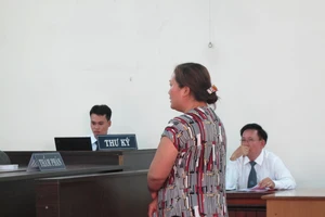 Truy tố vợ chồng thư ký tòa án lừa đảo “chạy án”
