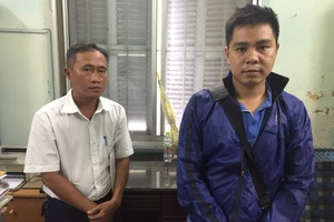 Mai Phước Việt (trái) và Lê Bảo Thành tại cơ quan điều tra. Ảnh: ÁI CHÂN