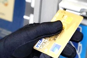 Trộm thông tin thẻ Visa để chiếm đoạt tiền