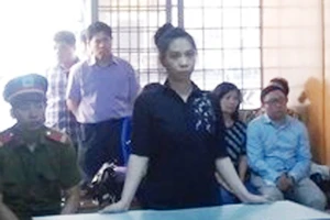 Bị cáo Nguyễn Thanh Nga nghe tuyên án. Ảnh: ÁI CHÂN