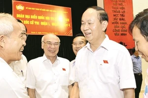 Chủ tịch nước Trần Đại Quang tiếp xúc cử tri TPHCM hôm 13-10. Ảnh: VIỆT DŨNG