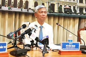 Chánh Văn phòng UBND TPHCM Võ Văn Hoan kêu gọi người dân cảnh giác với các trường hợp mạo danh cán bộ lãnh đạo. Ảnh: KIỀU PHONG