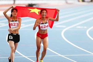 TPHCM đang kêu gọi đầu tư sân vận động 50.000 chỗ có đường chạy điền kinh theo tiêu chuẩn quốc tế tại quận 2. Trong ảnh: Chiến thắng của điền kinh Việt Nam tại SEA Games 29. Ảnh: DŨNG PHƯƠNG