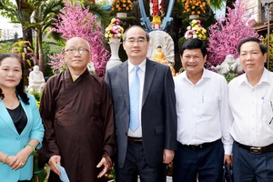 Bí thư Thành ủy TPHCM Nguyễn Thiện Nhân thăm, chúc tết hòa thượng, giám mục