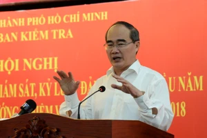 Bí thư Thành ủy TPHCM Nguyễn Thiện Nhân phát biểu chỉ đạo tại hội nghị. Ảnh: KIỀU PHONG
