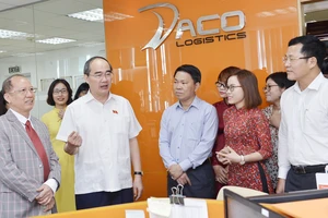 Gặp Bí thư Thành ủy TPHCM Nguyễn Thiện Nhân, doanh nghiệp “than” về thủ tục hành chính