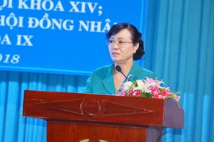 Chủ tịch HĐND TPHCM Nguyễn Thị Quyết Tâm đang trả lời các ý kiến của cử tri quận Thủ Đức. Ảnh: KIỀU PHONG
