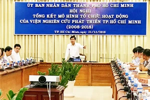 Chủ tịch UBND TPHCM Nguyễn Thành Phong phát biểu tại hội nghị. Ảnh: KIỀU PHONG