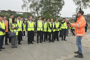 Bí thư Thành ủy TPHCM Nguyễn Thiện Nhân thăm nhà máy xử lý nước thải Hà Lan không dùng hóa chất
