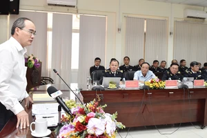 Bí thư Thành ủy TPHCM Nguyễn Thiện Nhân phát biểu tại buổi làm việc với Cục Hải quan TPHCM, ngày 14-11-2019. Ảnh: VIỆT DŨNG