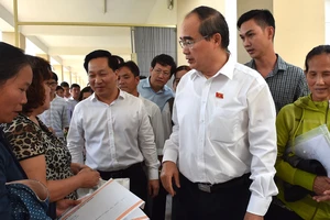 Cử tri huyện Nhà Bè nêu bức xúc về nhà, đất với Bí thư Thành ủy TPHCM Nguyễn Thiện Nhân
