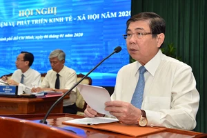 Chủ tịch UBND TPHCM Nguyễn Thành Phong: Kéo giảm ùn tắc giao thông và ô nhiễm môi trường