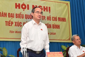 Bí Thư Thành ủy TPHCM Nguyễn Thiện Nhân phát biểu trong buổi tiếp xúc cử tri quận Tân Bình. Ảnh: VIỆT DŨNG