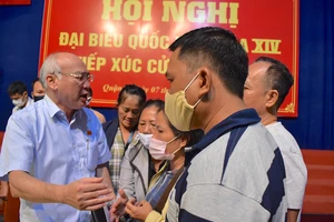 ĐB Phan Nguyễn Như Khuê trao đổi với cử tri quận 2 tại buổi tiếp xúc cử tri, ngày 7-10-2020. Ảnh: KIỀU PHONG