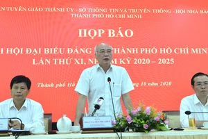 Trưởng Ban Tuyên giáo Thành ủy TPHCM Phan Nguyễn Như Khuê phát biểu tại cuộc họp báo, chiều 12-10-2020. Ảnh: VIỆT DŨNG