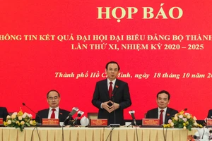 Đồng chí Nguyễn Văn Nên nhấn mạnh đến trách nhiệm thực hiện bằng được khát khao của TPHCM là góp phần quan trọng cùng cả nước, vì cả nước. Ảnh: HOÀNG HÙNG