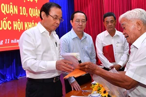 Bí thư Thành ủy TPHCM Nguyễn Văn Nên tiếp xúc cử tri