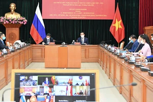 Bí thư Thành ủy TPHCM Nguyễn Văn Nên họp trực tuyến với Thống đốc thành phố Saint Petersburg