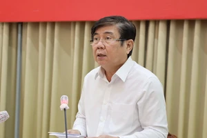 Chủ tịch UBND TPHCM Nguyễn Thành Phong phát biểu tại cuộc họp