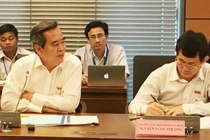 ĐB Nguyễn Văn Bình phát biểu tại phiên thảo luận tổ