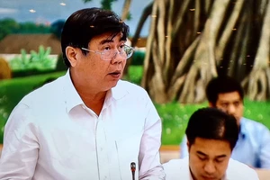 Chủ tịch UBND TPHCM Nguyễn Thành Phong phát biểu tại phiên họp