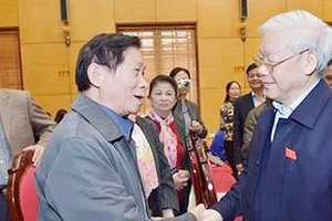 Tổng Bí thư Nguyễn Phú Trọng trao đổi thân mật với cử tri trước cuộc tiếp xúc 