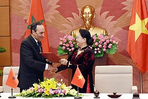 Chủ tịch Quốc hội Nguyễn Thị Kim Ngân và Chủ tịch Hạ viện Vương quốc Morocco Habib El Malki ký kết Thỏa thuận hợp tác 