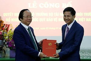Thứ trưởng Võ Tuấn Nhân trao Quyết định bổ nhiệm cho ông Nguyễn Đức Thuận