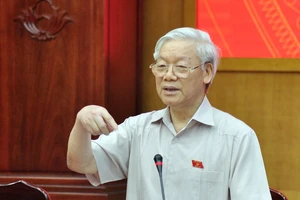 Tổng Bí thư Nguyễn Phú Trọng trao đổi với cử tri ​