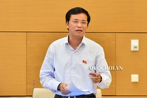 Tổng Thư ký, Chủ nhiệm Văn phòng Quốc hội Nguyễn Hạnh Phúc phát biểu tại phiên họp 