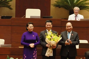 Với tỷ lệ tán thành 95,05% trên tổng số ĐBQH, ông Nguyễn Mạnh Hùng chính thức trở thành Bộ trưởng Bộ Thông tin và Truyền thông