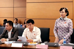 ĐBQH Nguyễn Thị Quyết Tâm phát biểu tại phiên thảo luận tổ